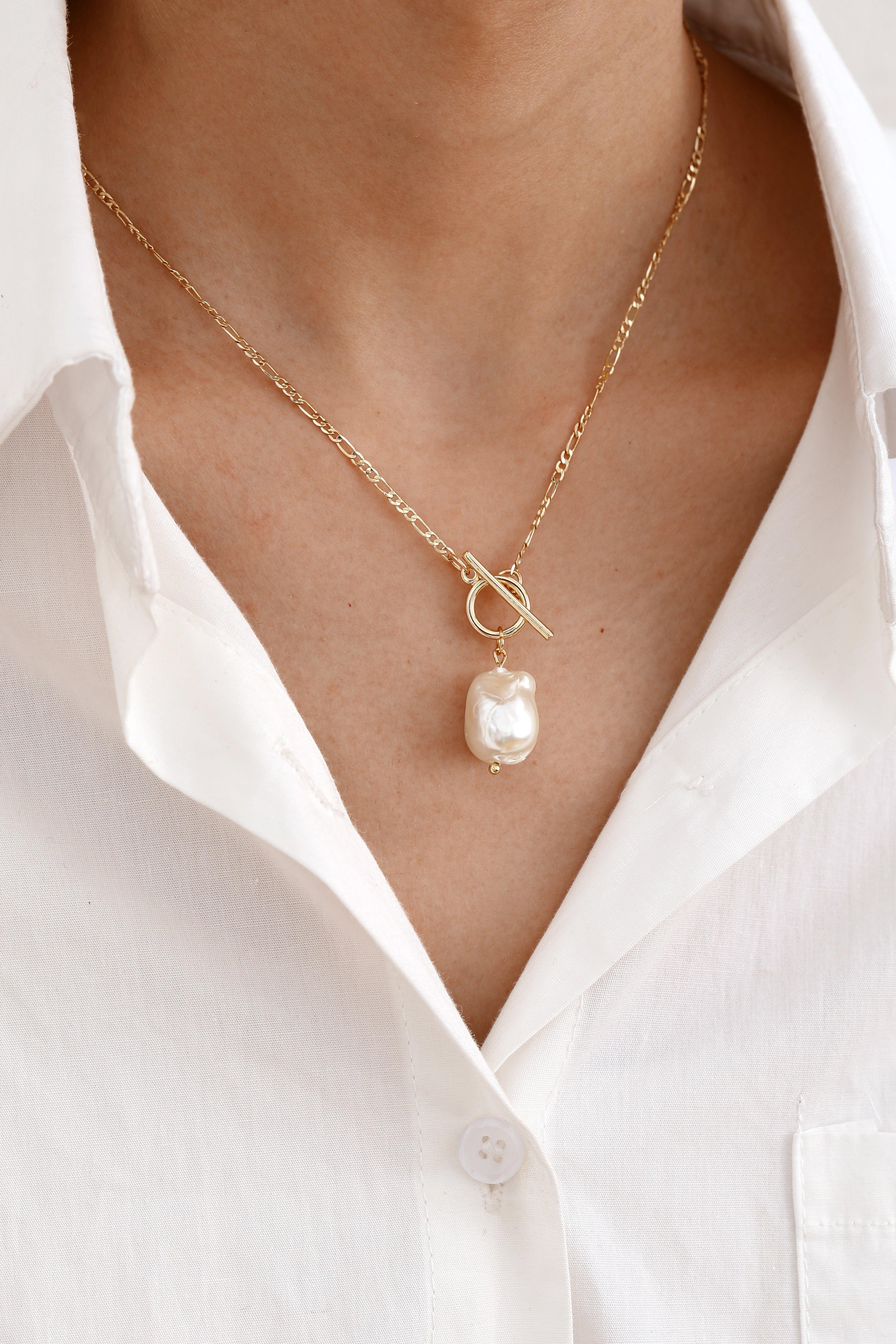 Collier élégant doré avec perles