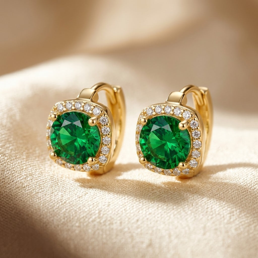 Boucles d'oreilles anneaux halo émeraude dorées