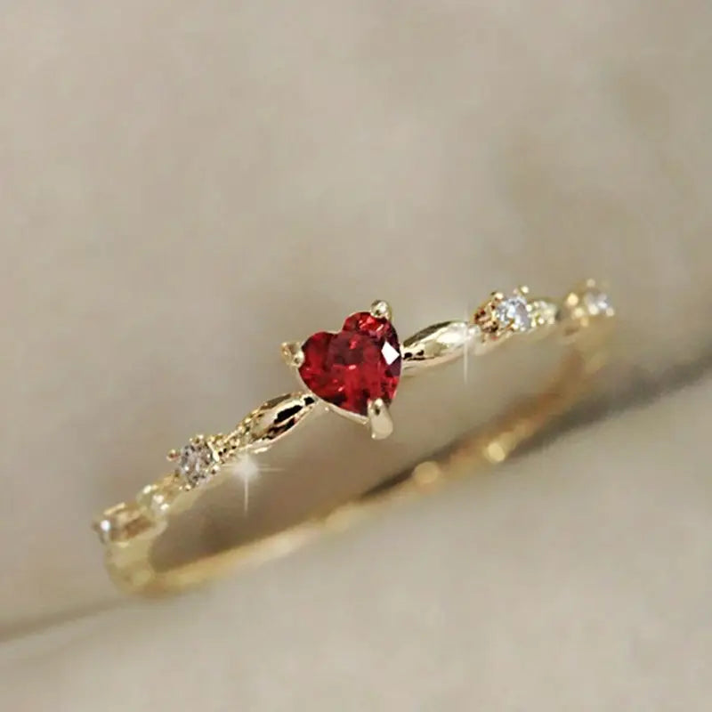 Bague en or avec rubis en forme de cœur