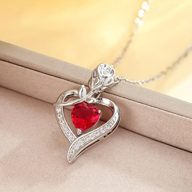 Collier avec pendentif cœur en rubis en argent
