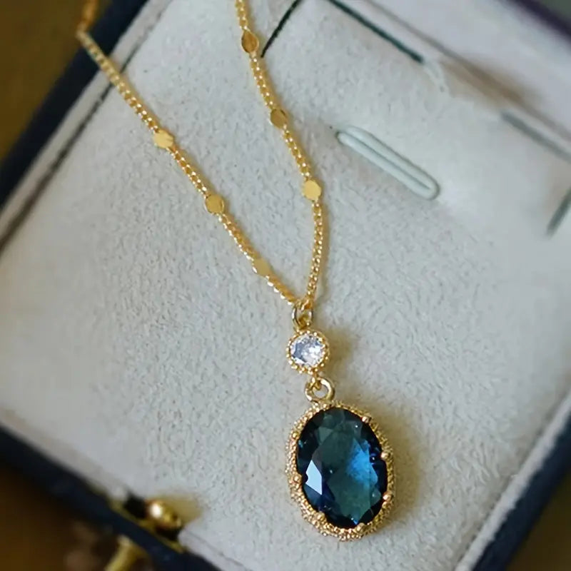 Collier en or avec pendentif ovale en saphir (style goutte)