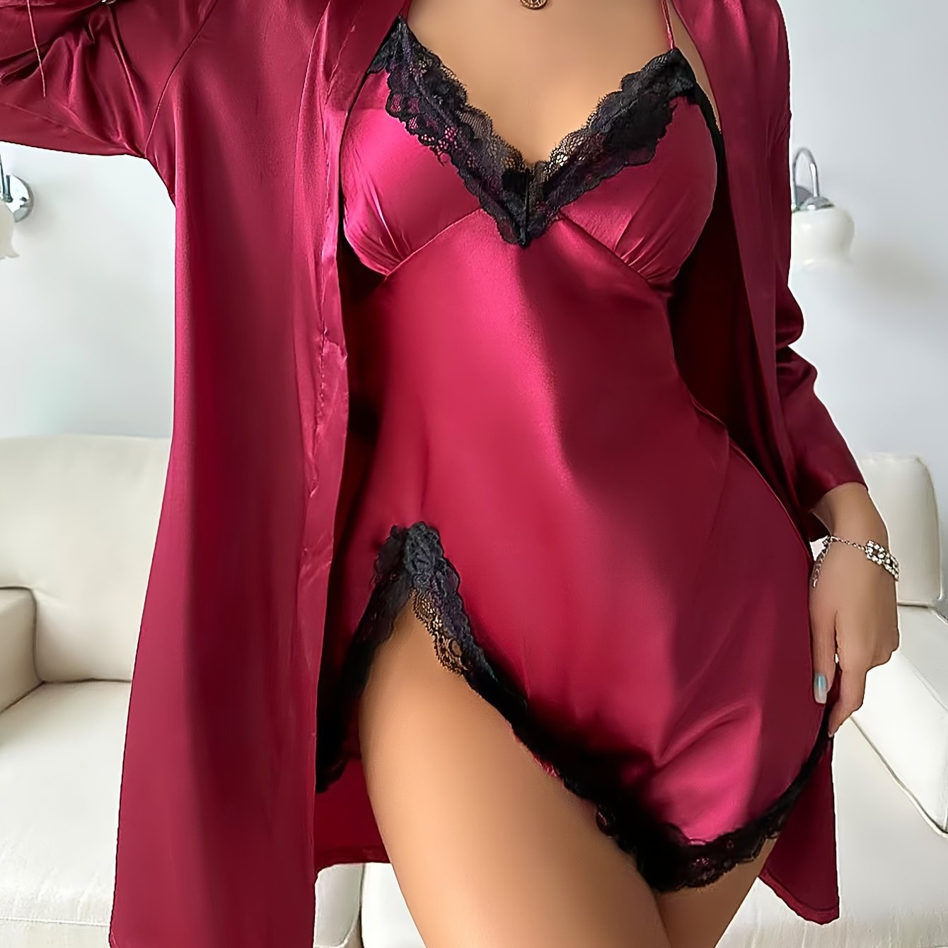 Ensemble Elvira avec robe de chambre et nuisette en dentelle à col en V