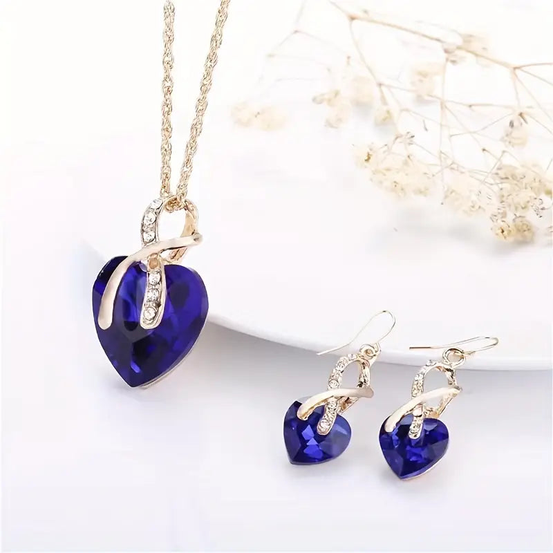 Ensemble collier et boucles d’oreilles en or avec cœur en saphir