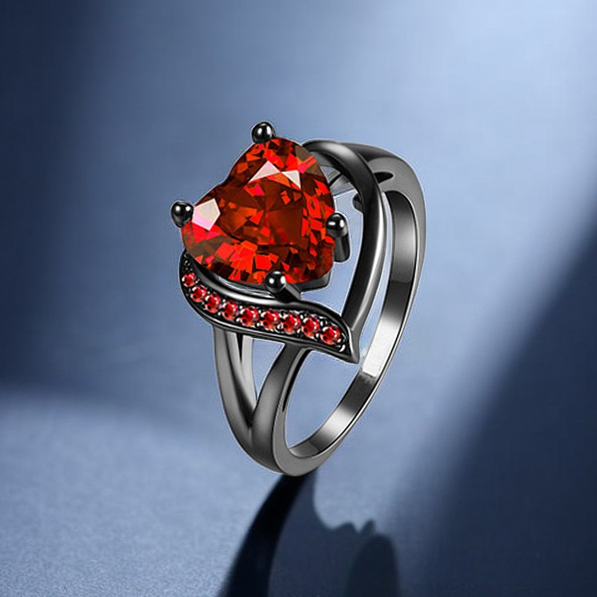 Bague en argent avec cœur en rubis
