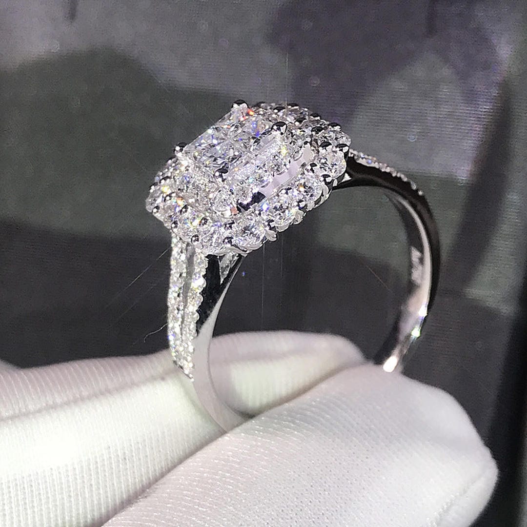 Bague de mariage avec zircone carrée
