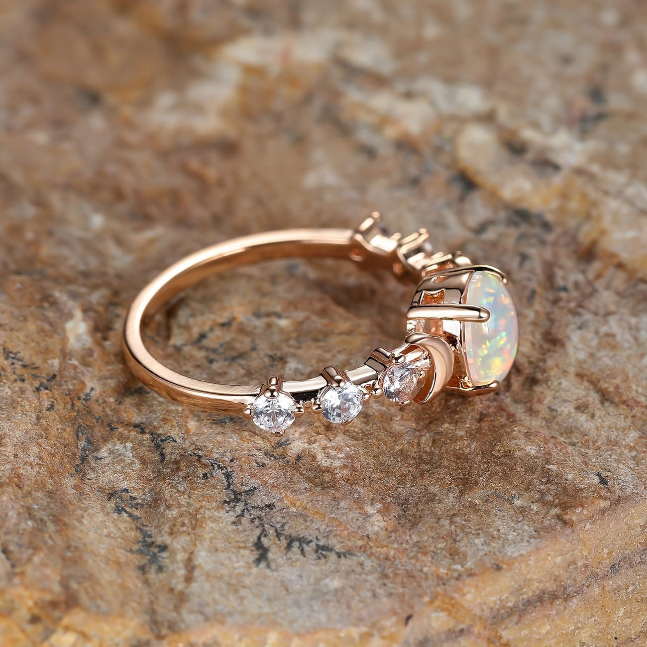 Bague croissant de lune en opale | Or rose