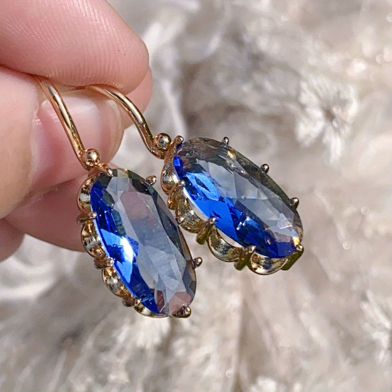 Boucles d’oreilles pendantes en or avec saphir