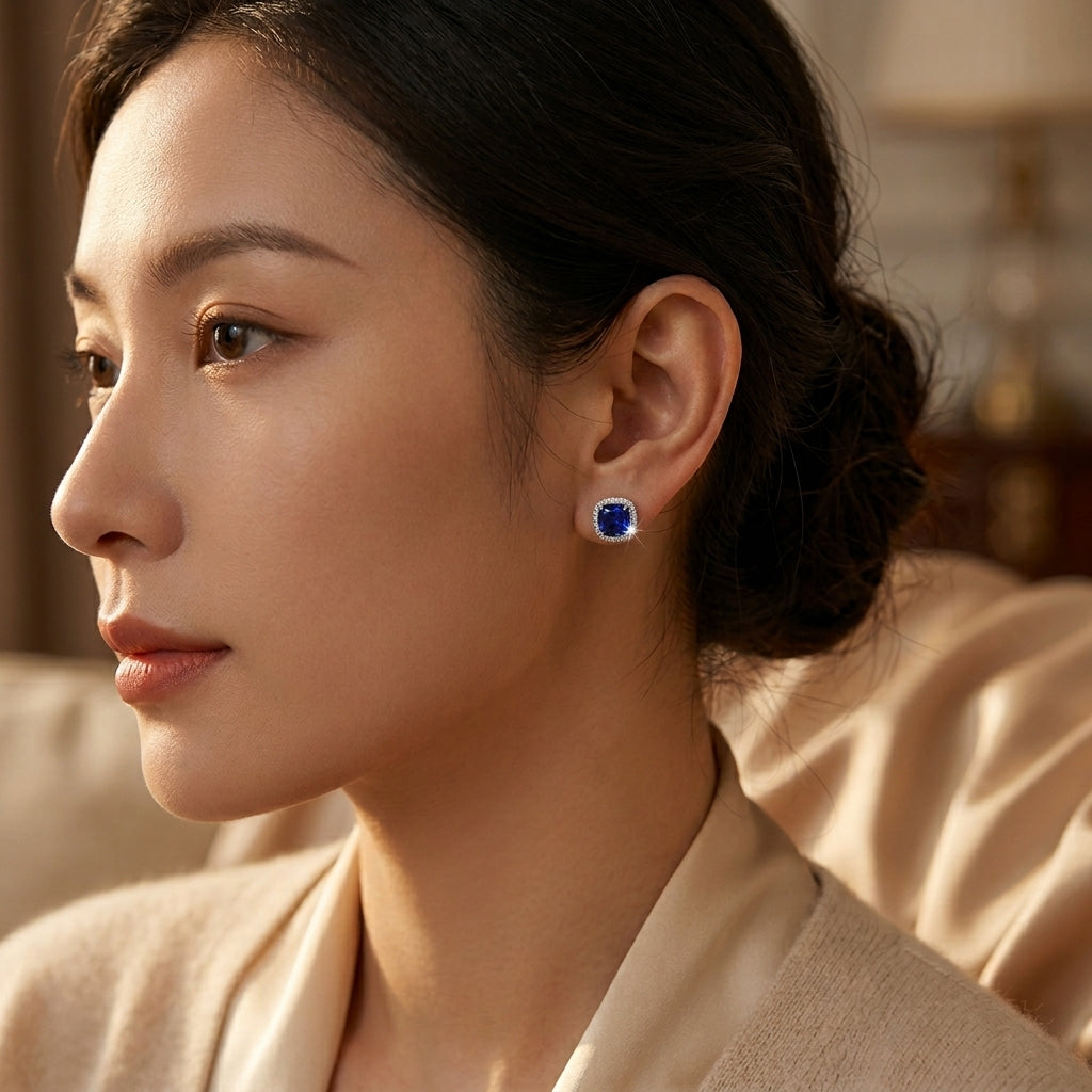 Boucles d'oreilles puces halo saphir en argent