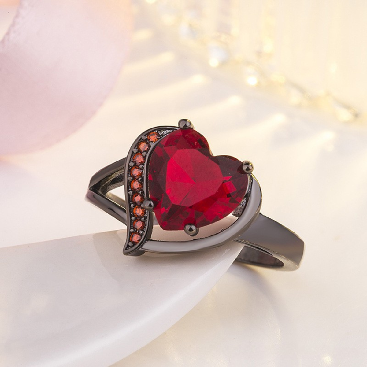 Bague en argent avec cœur en rubis