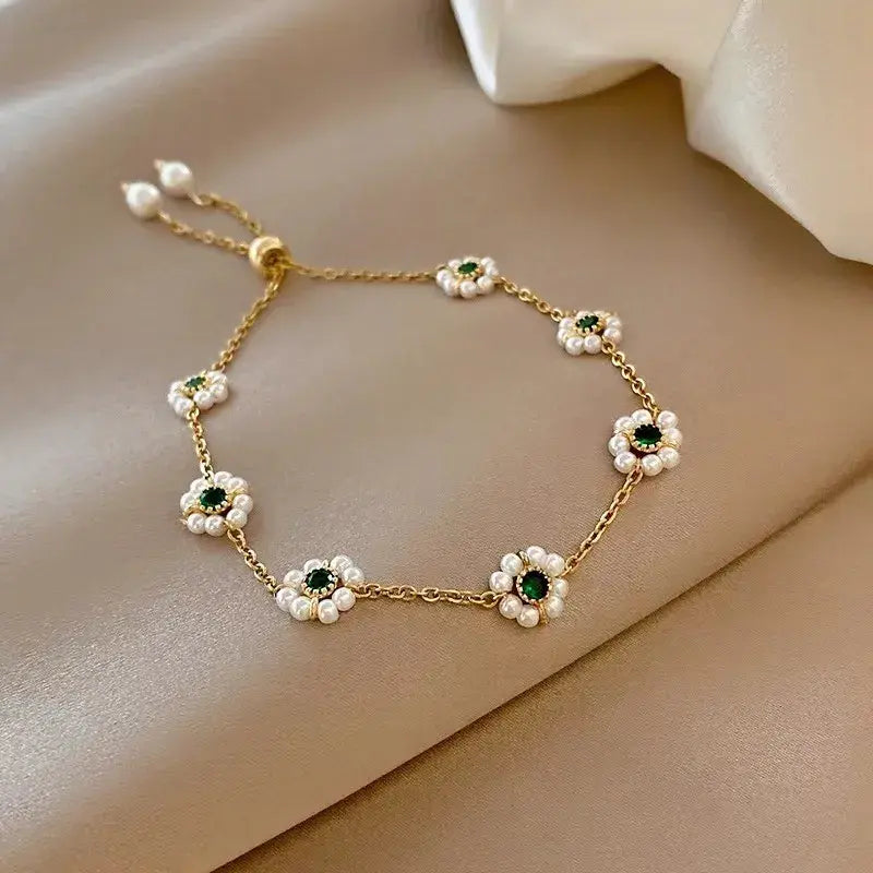 Bracelet marguerite élégant avec cristaux verts