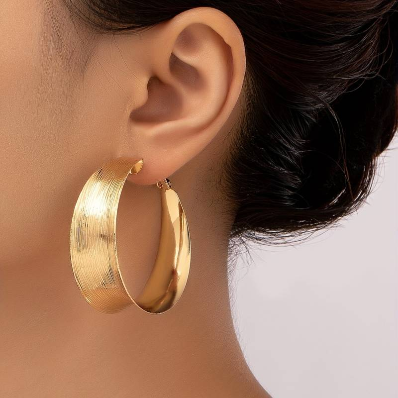 Boucles d’oreilles créoles dorées vintage ajourées