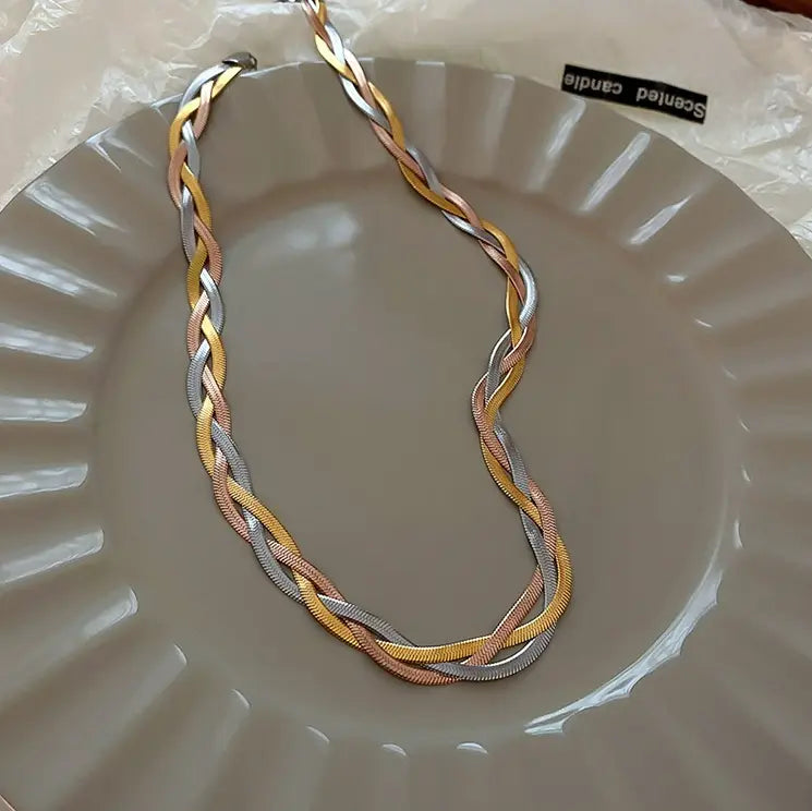 Collier chic en or et en argent à l’élégance raffinée