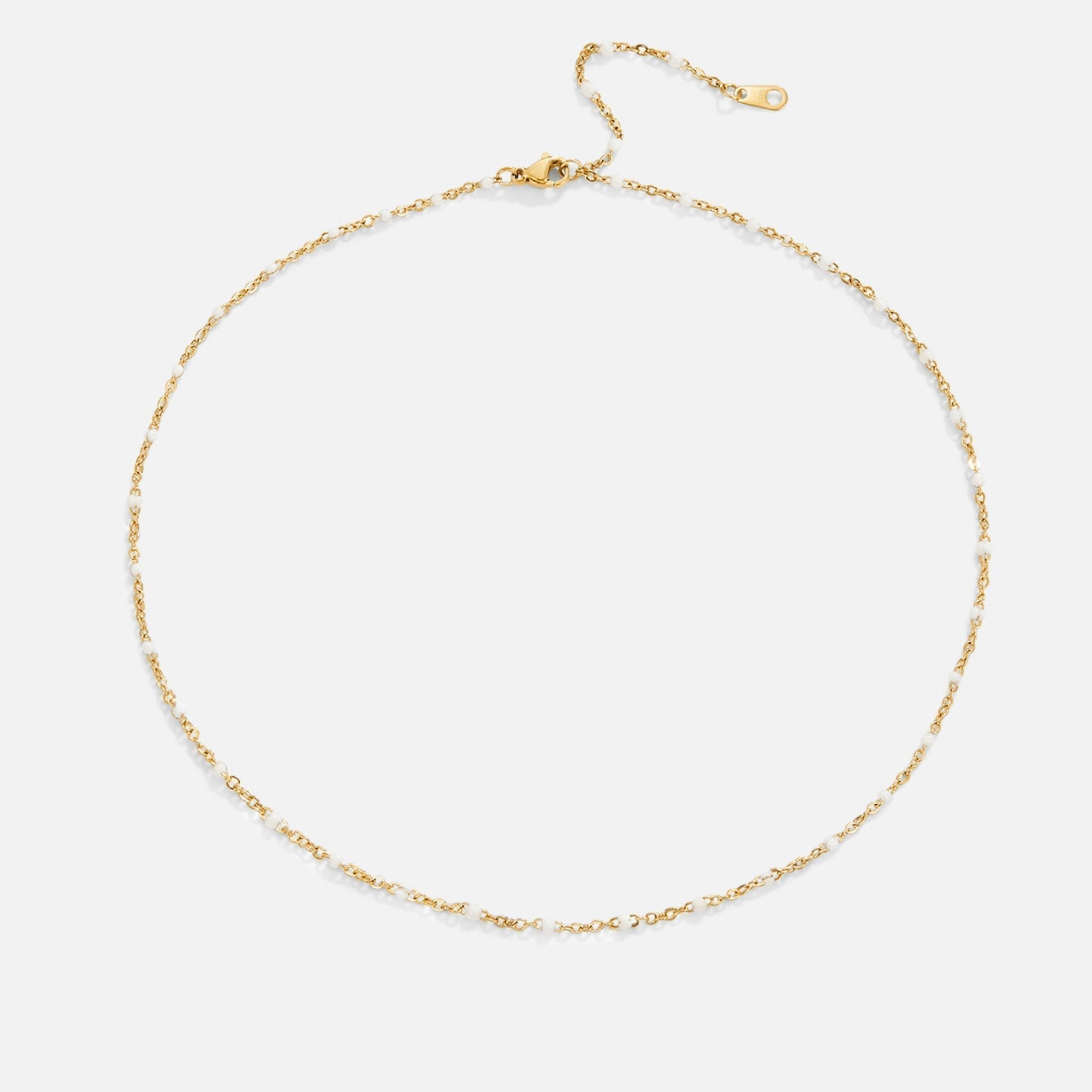 Collier épuré avec perles blanches