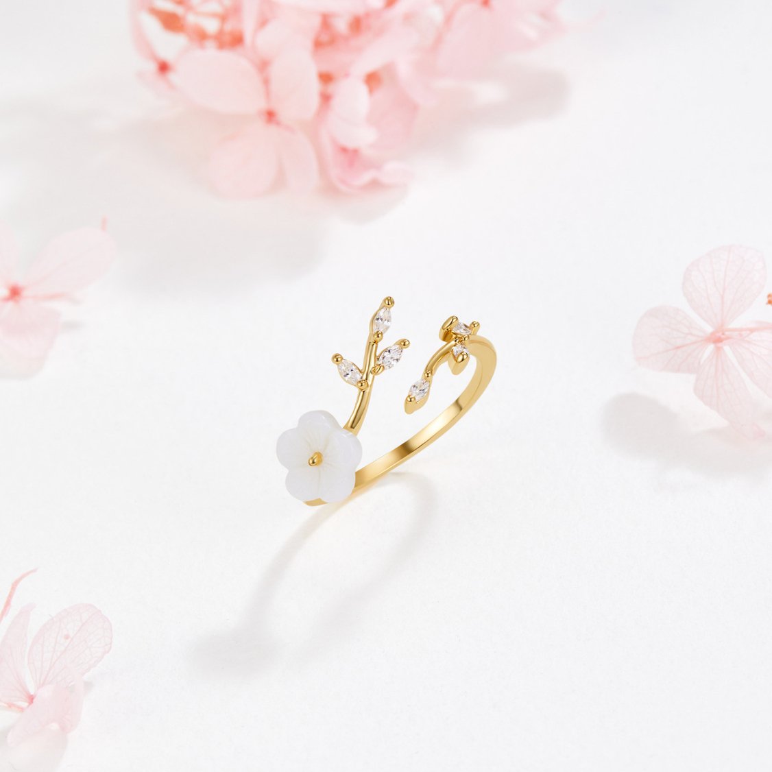 Bague ouverte en or avec motifs floraux et feuilles
